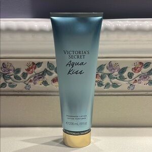 NEW Victoria's Secret Aqua Kiss Lotion
